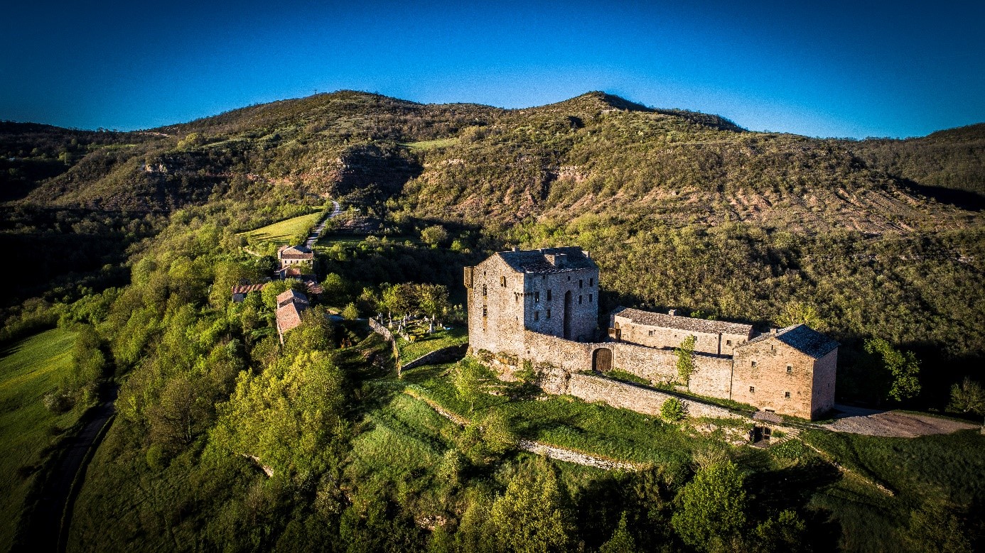 Du Château de Montaigut à Saint-Jean d'Alcas