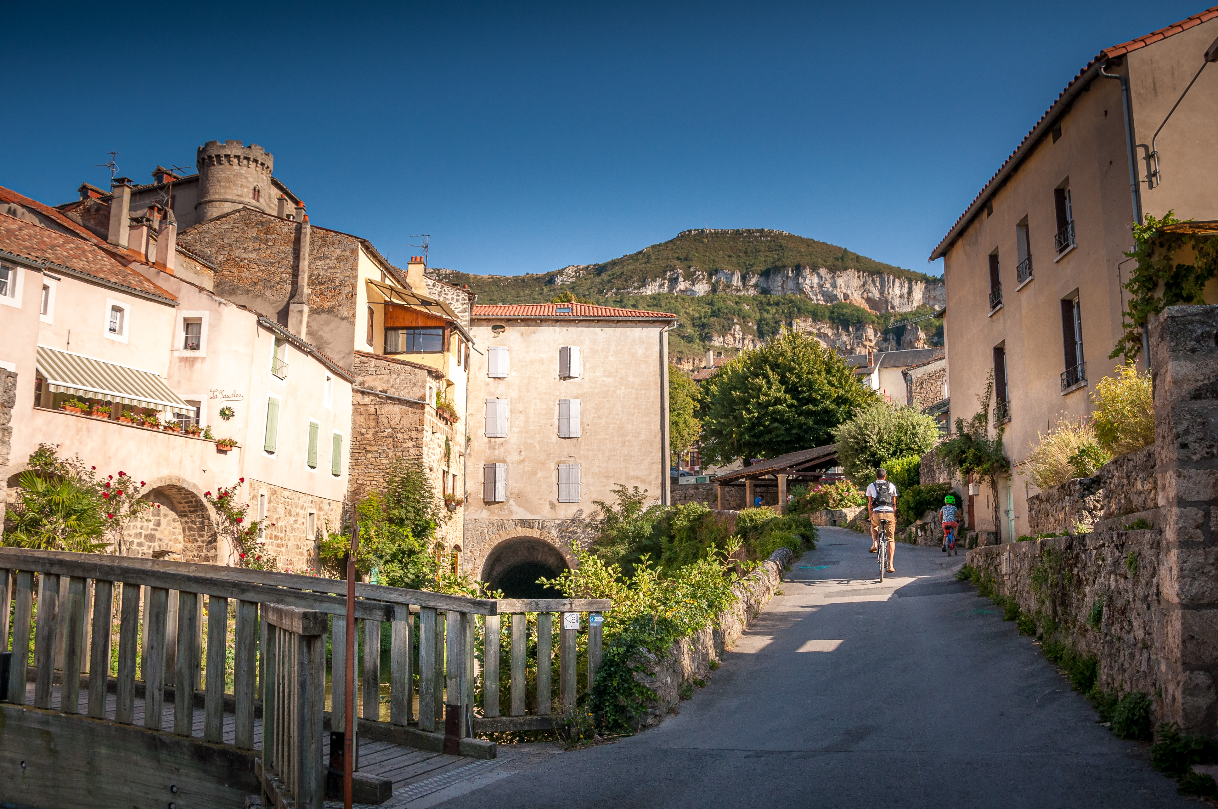 De la gare de Millau aux cascades de Creissels